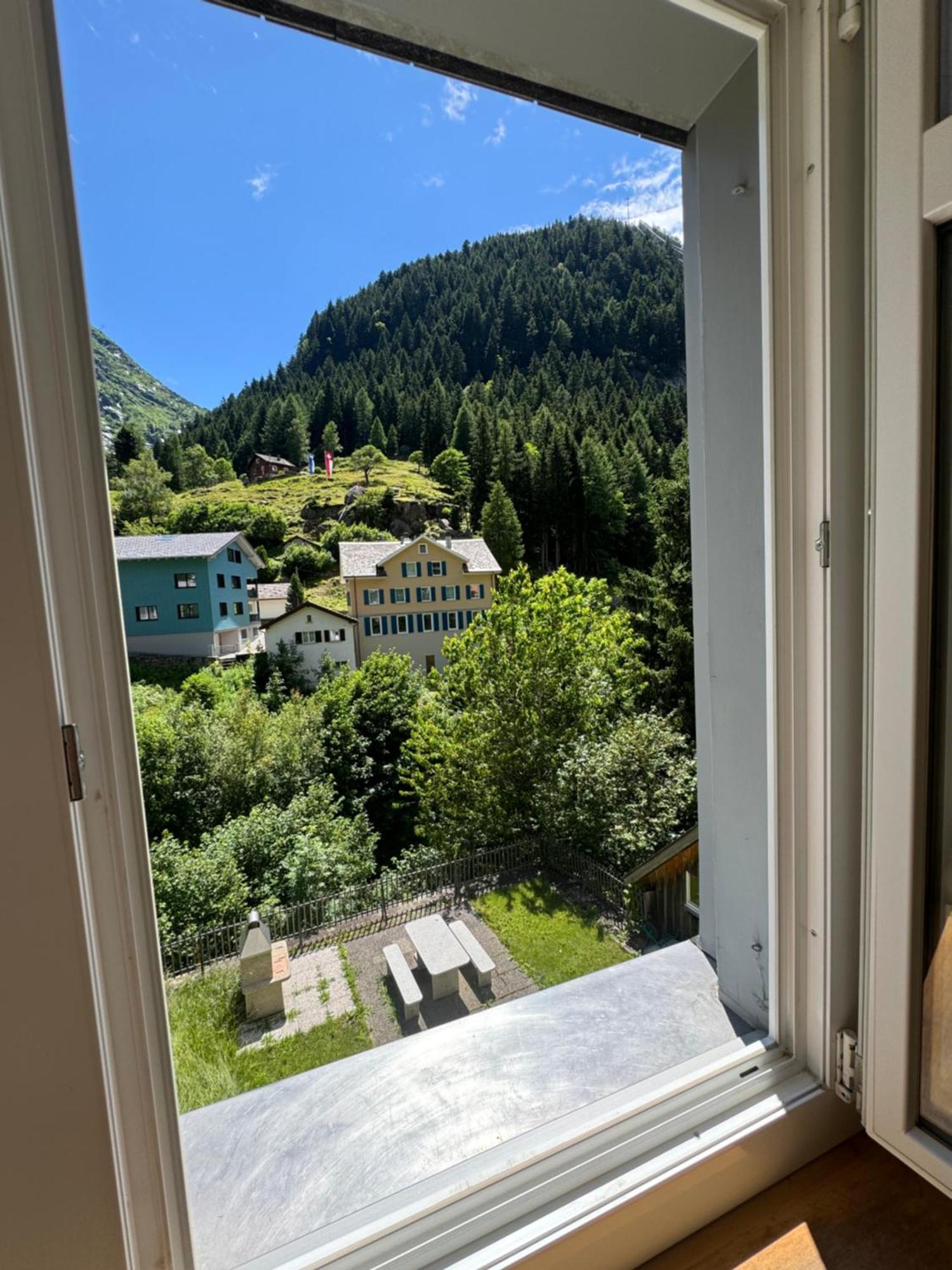 Appartement Alpine Haus à Göschenen Extérieur photo